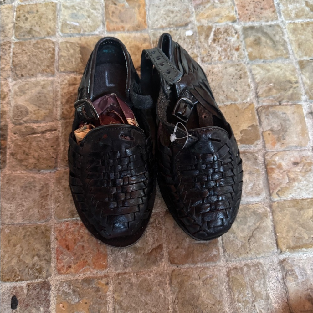 🔴$3 sale bundle only🔴Kids huaraches / kids sandals* please read